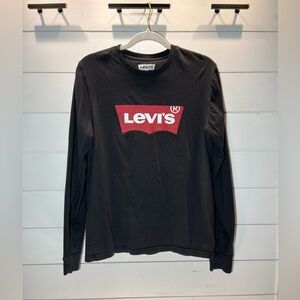 Black Levi’s long sleeve